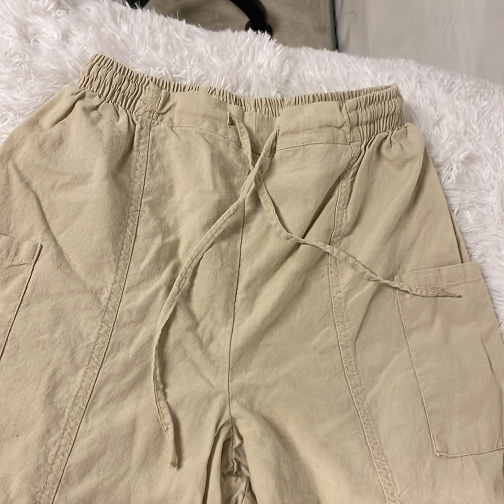 ELASTIC waist khaki cargo style Capri pants Size S - Picture 3 of 5